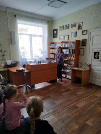 Сказками увенчан как цветами